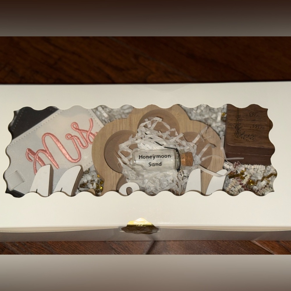 Mr & Mrs Wedding Shower/Wedding Day Gift Set